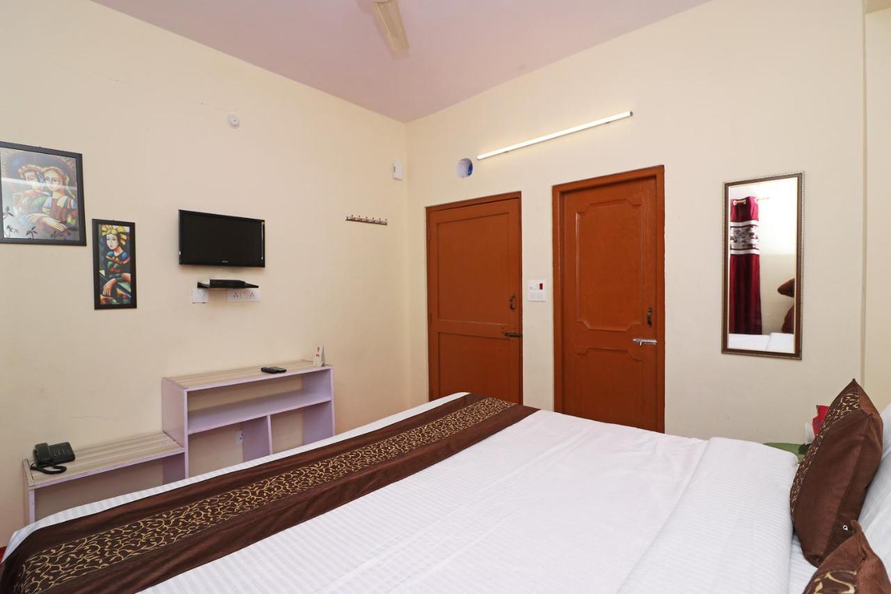 Oyo 13728 Hotel Kempty Valley View Hotel & Restaurant ムスーリー エクステリア 写真