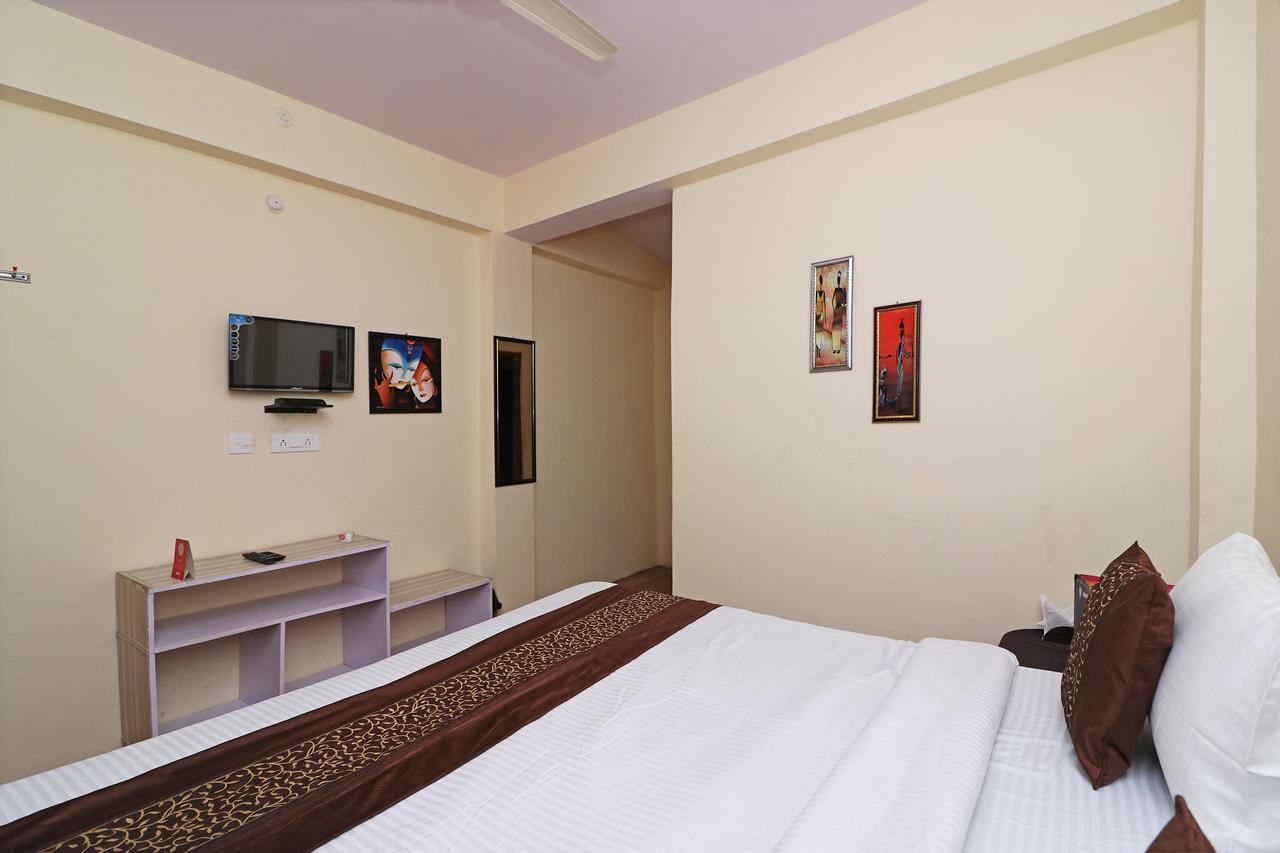 Oyo 13728 Hotel Kempty Valley View Hotel & Restaurant ムスーリー エクステリア 写真
