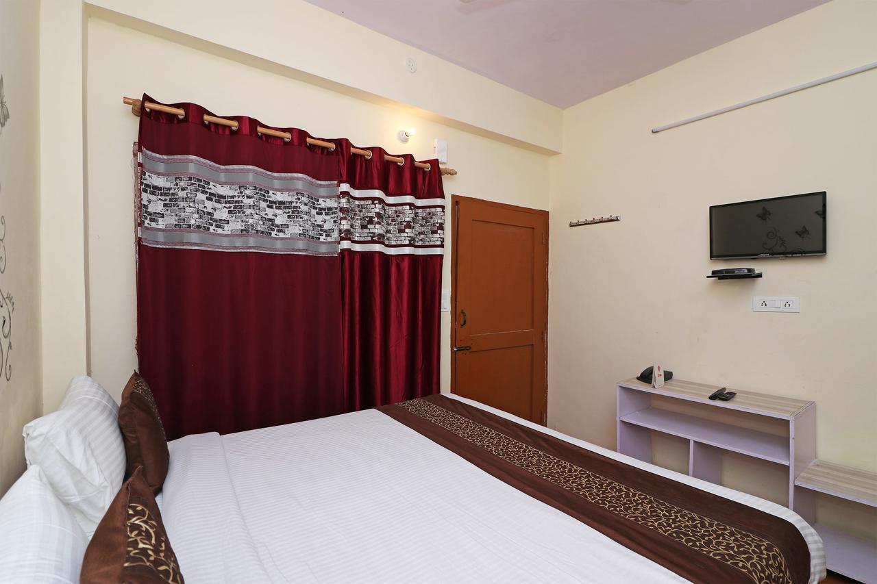 Oyo 13728 Hotel Kempty Valley View Hotel & Restaurant ムスーリー エクステリア 写真