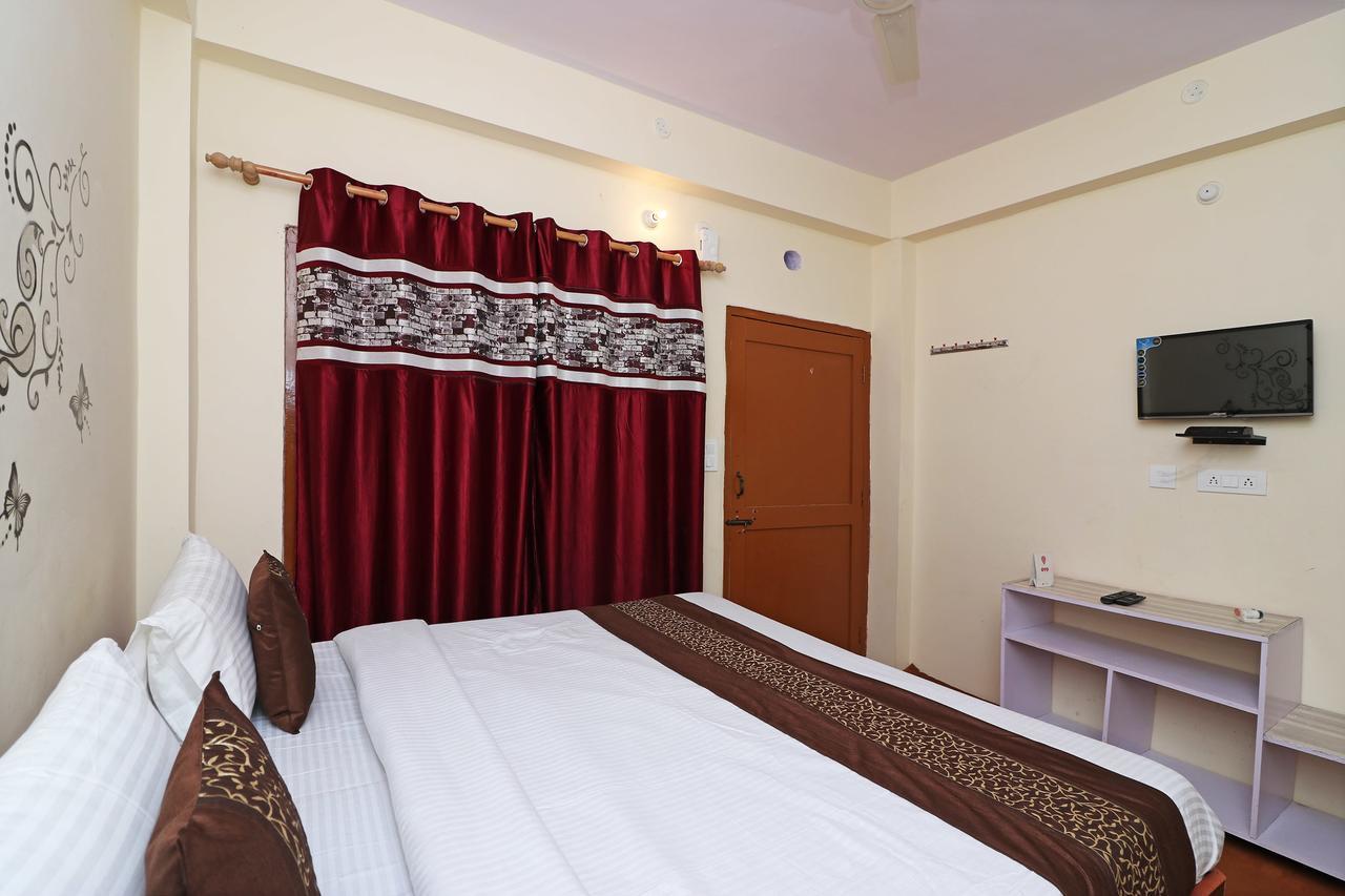 Oyo 13728 Hotel Kempty Valley View Hotel & Restaurant ムスーリー エクステリア 写真